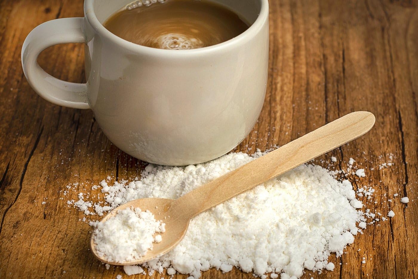 Beleon MCT Oil Powder displayed with coconut and coffee