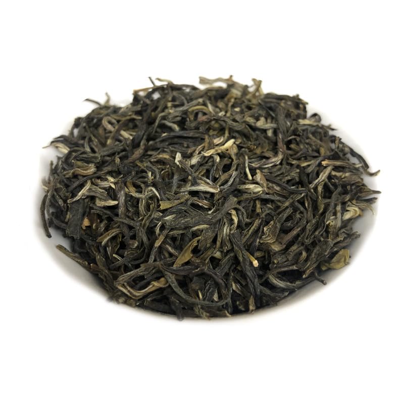 Close-up of HOYNISE Jasmine Green Tea loose leaves