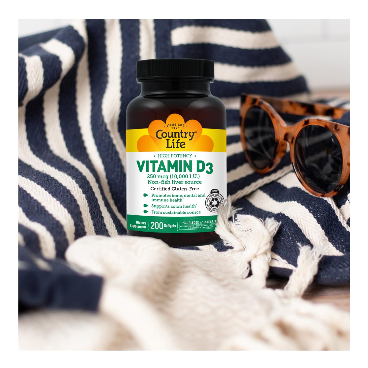 Country Life Vitamin D3 softgels with measuring spoon