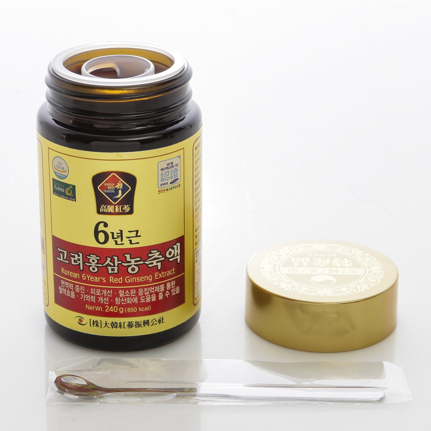 Dae Han Red Ginseng Extract dissolved in hot water