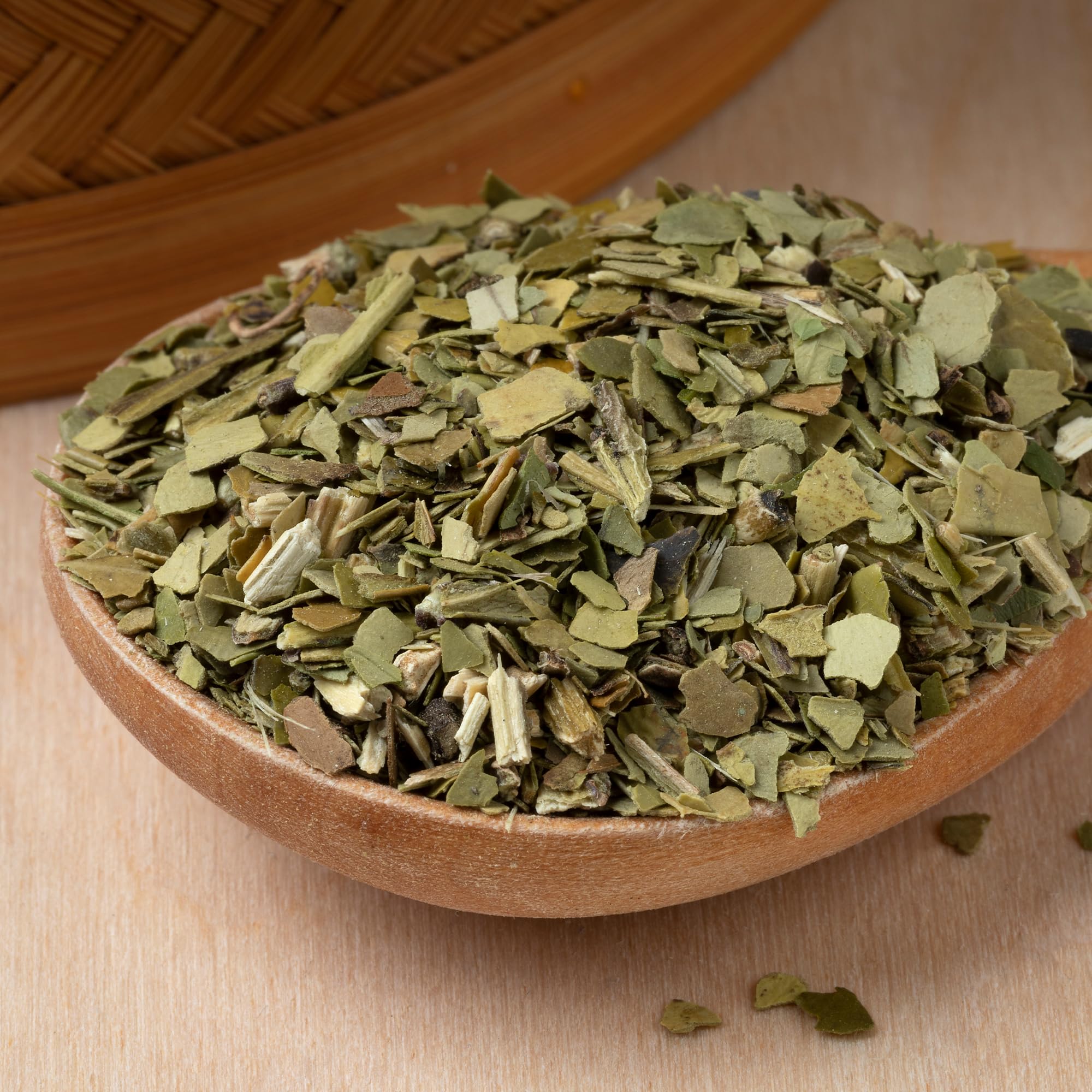 Earthborn Elements Yerba Mate Leaf Capsules with a measuring spoon