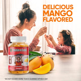 Emulsion de Escocia Omega-3 Gummies in a child's hand