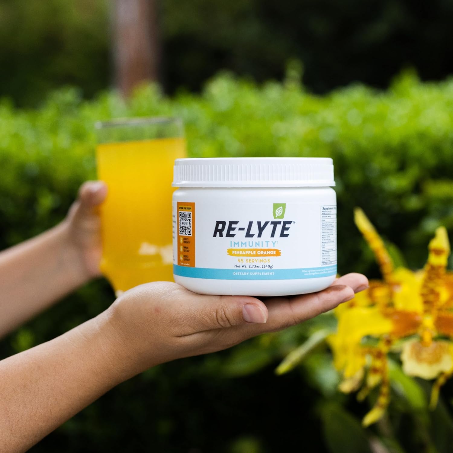 Glass of water mixed with REDMOND Re-Lyte daily wellness Multivitamin Powder