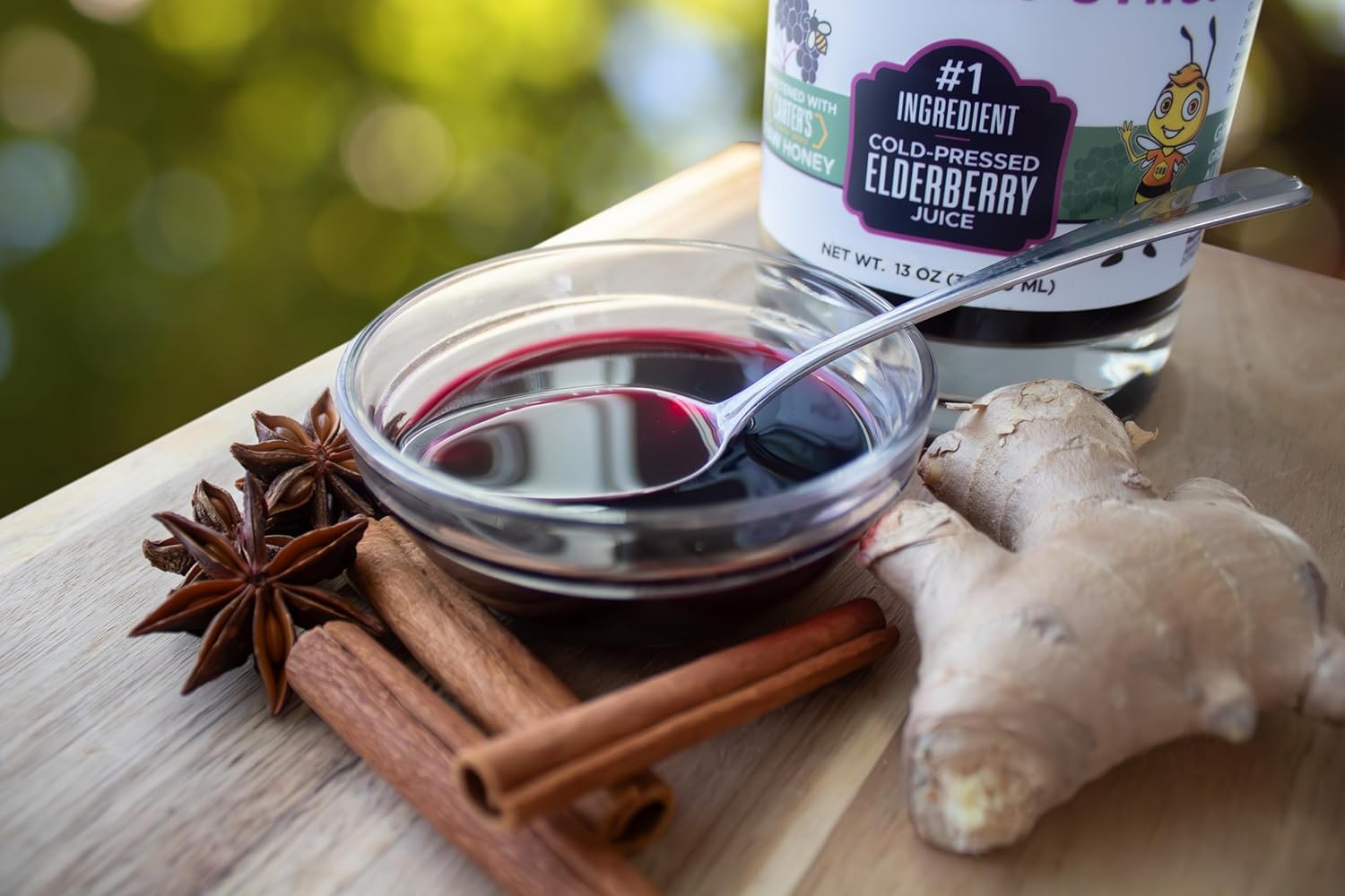 Heartland Elderberry Farms Organic Elderberry Syrup 939g pouring into a glass