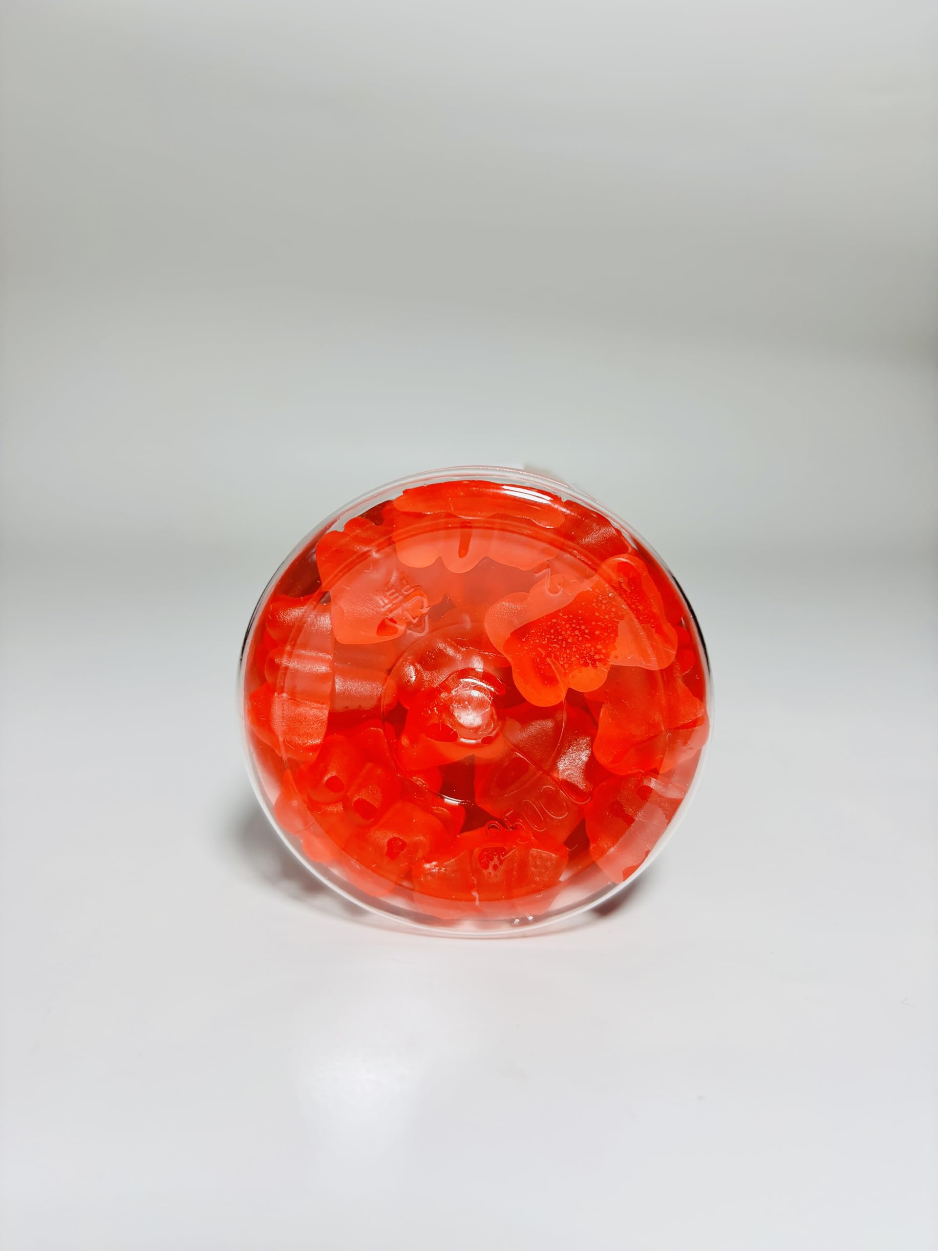 IIEltruiom Cranberry Gummies on a wooden table