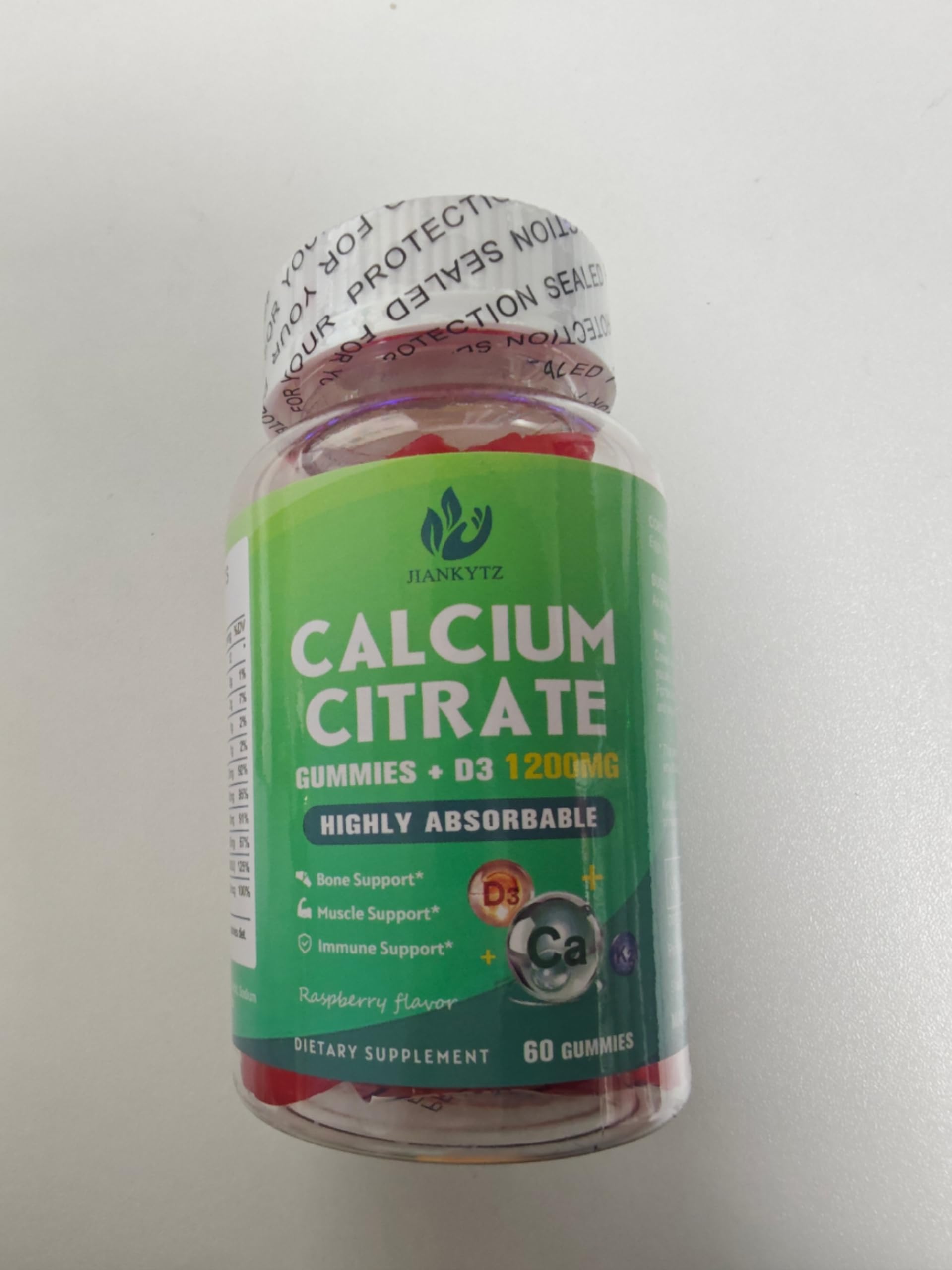 JIANKYTZ Calcium Citrate Gummies in a hand