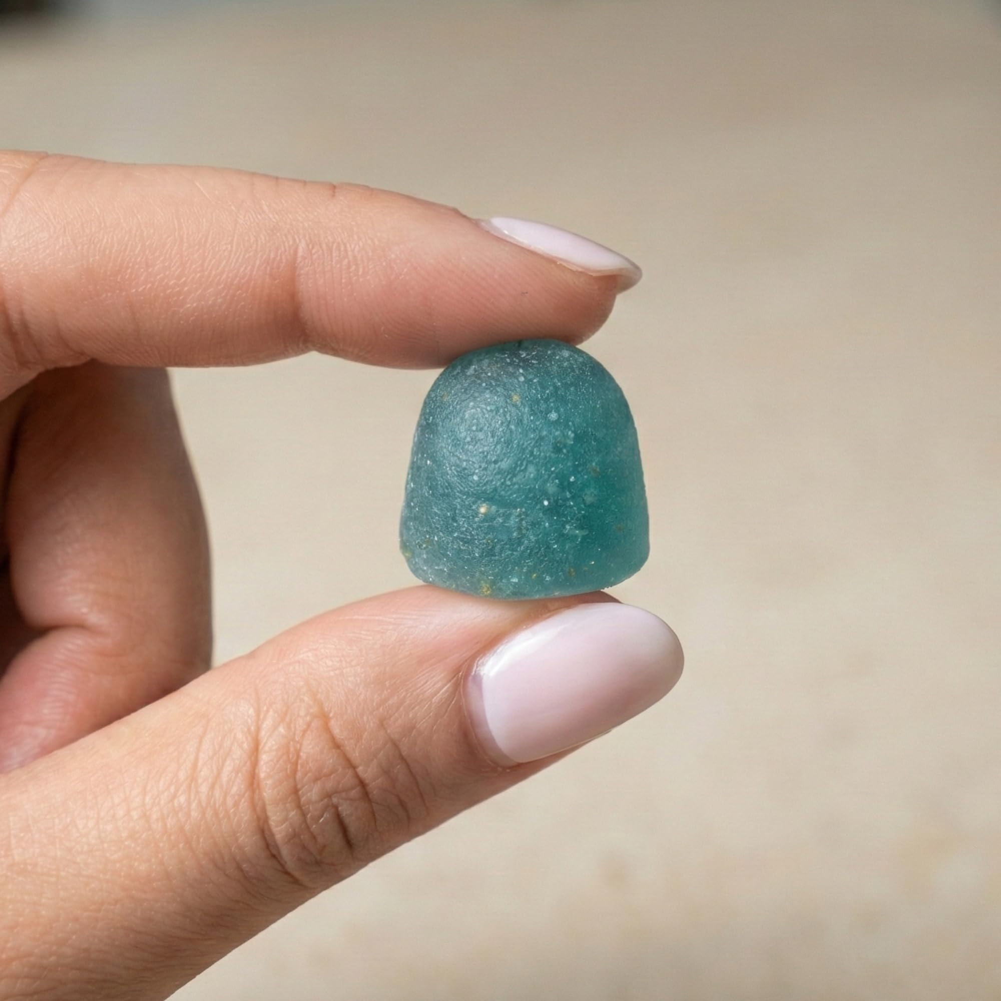 Kuli Kuli Sea Moss & Blue Spirulina Gummies on a wooden table