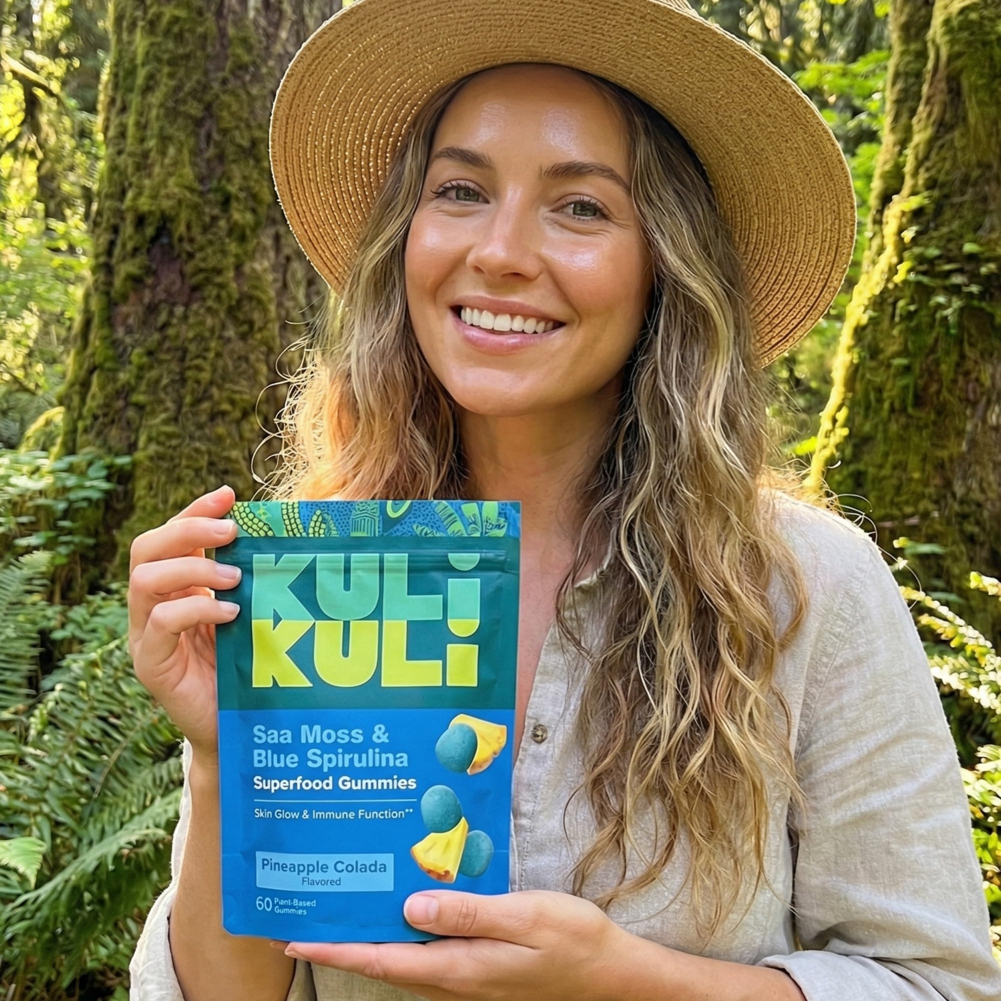 Kuli Kuli Sea Moss & Blue Spirulina Gummies with tropical background