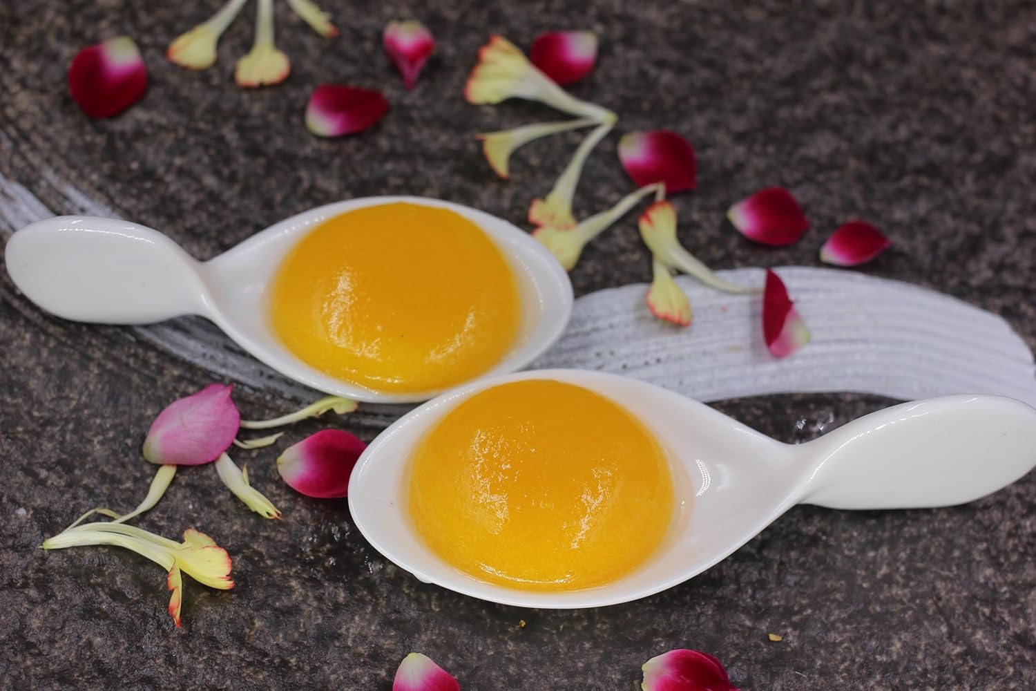 LEIMENGCHEF Calcium Chloride 454g displayed with molecular gastronomy dishes