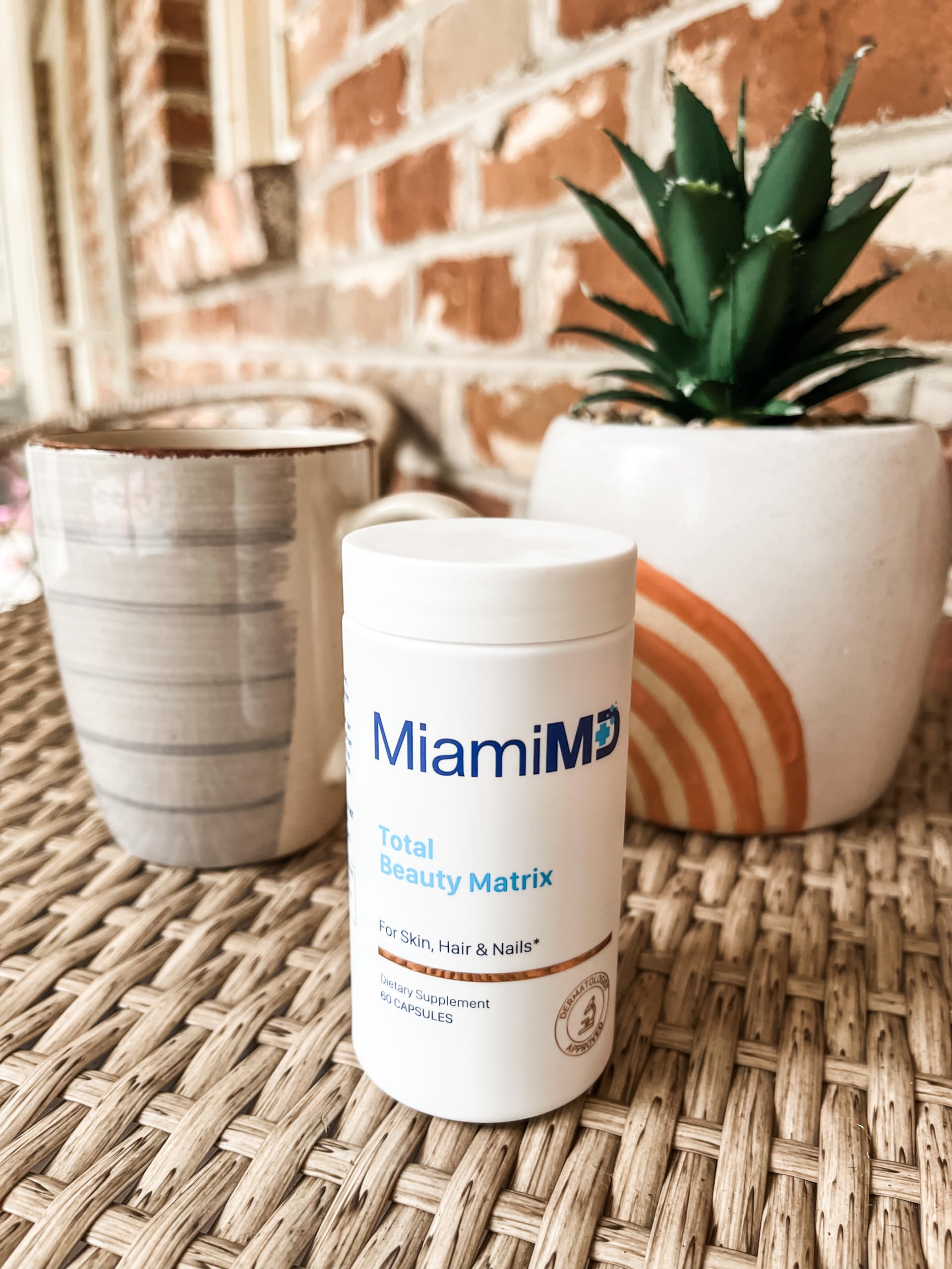 MiamiMD Collagen Capsules side view showing label