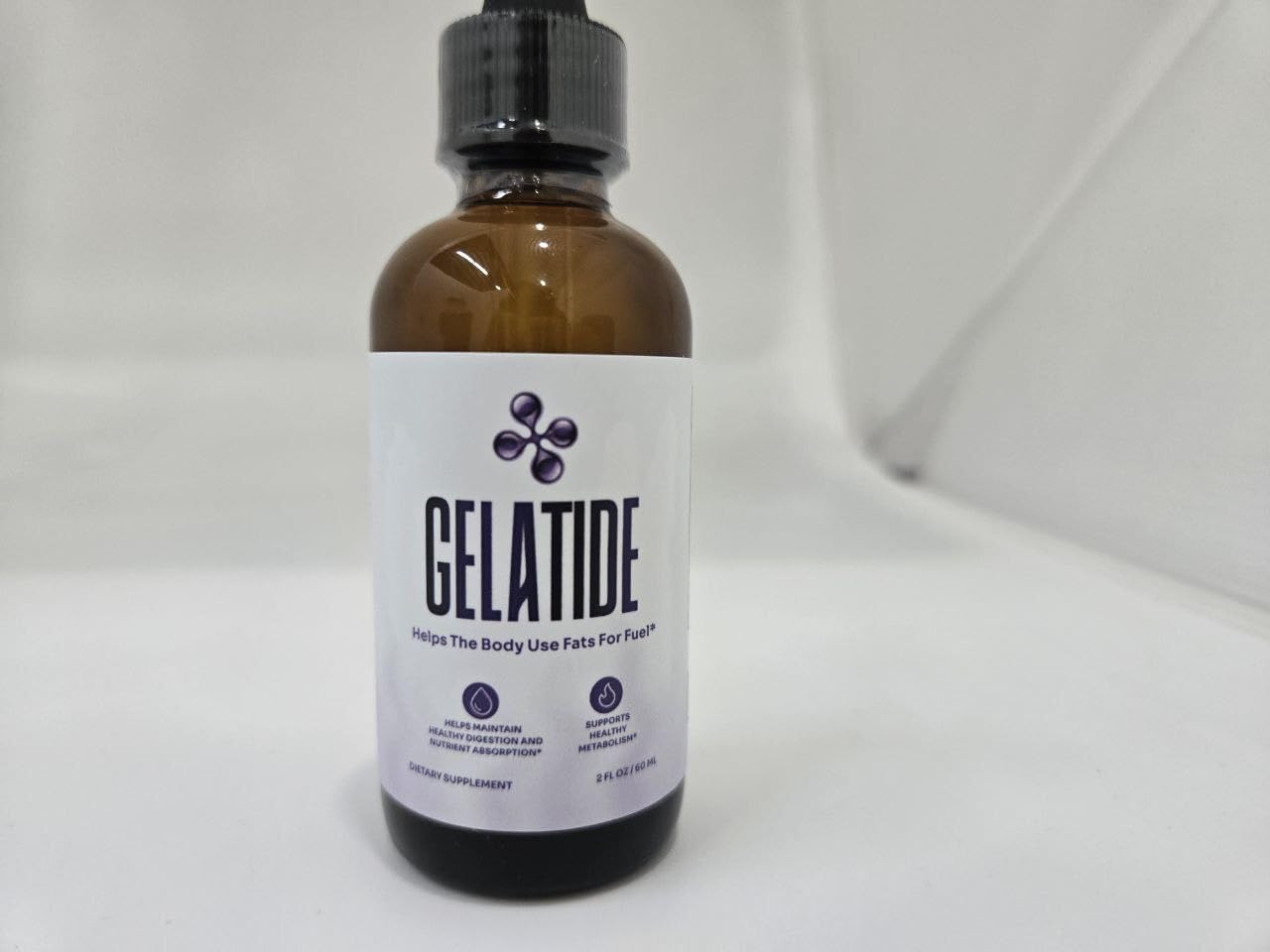 Nature’s NutriWave GELATIDE liquid being dispensed from dropper