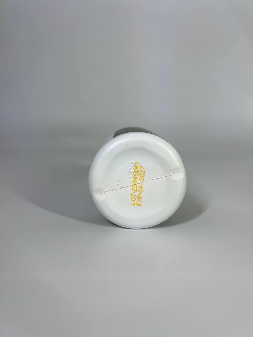 Nature’s NutriWave Leanzene gummy with a fresh apple background