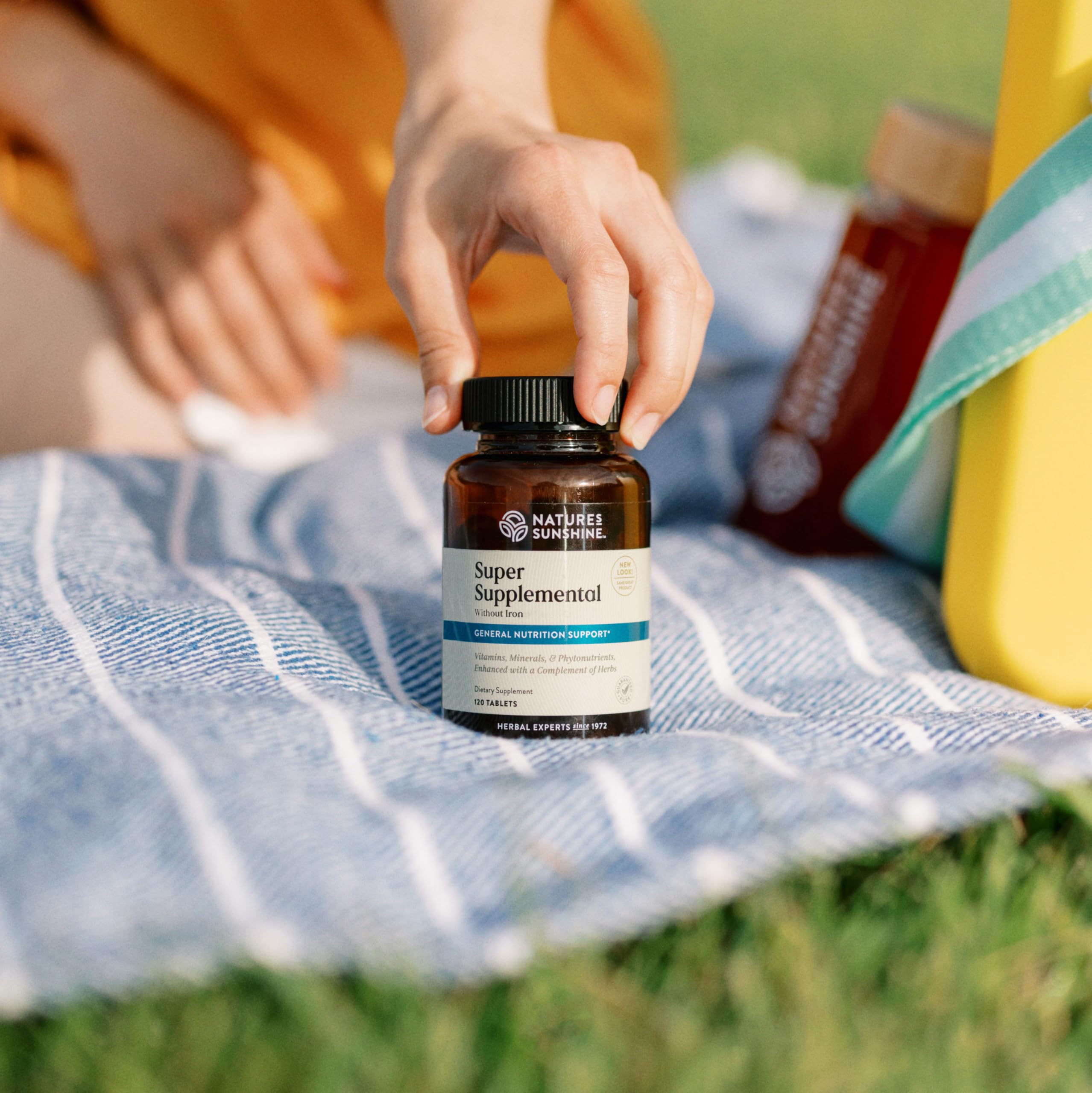 Nature's Sunshine Blended Vitamin & Mineral Supplement side view