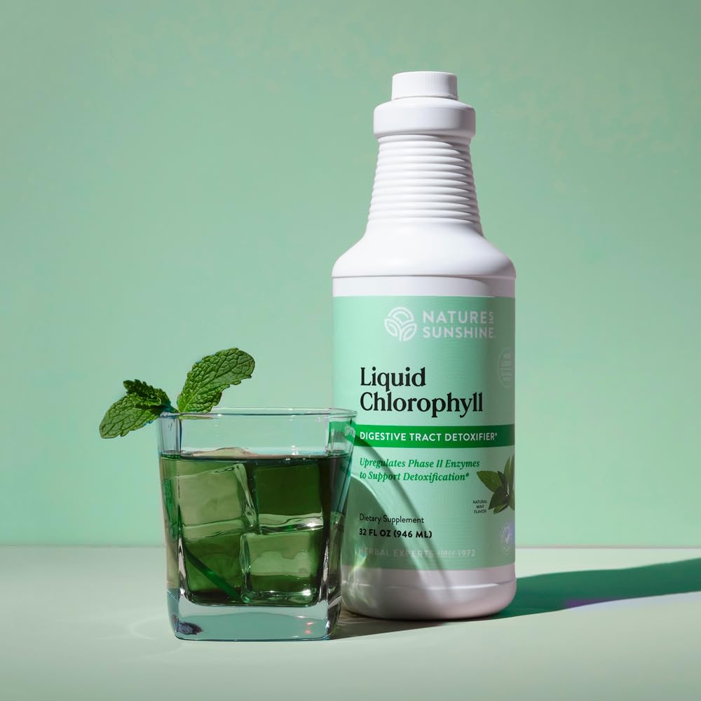 Nature's Sunshine Liquid Chlorophyll 522g bottle with spearmint leaves