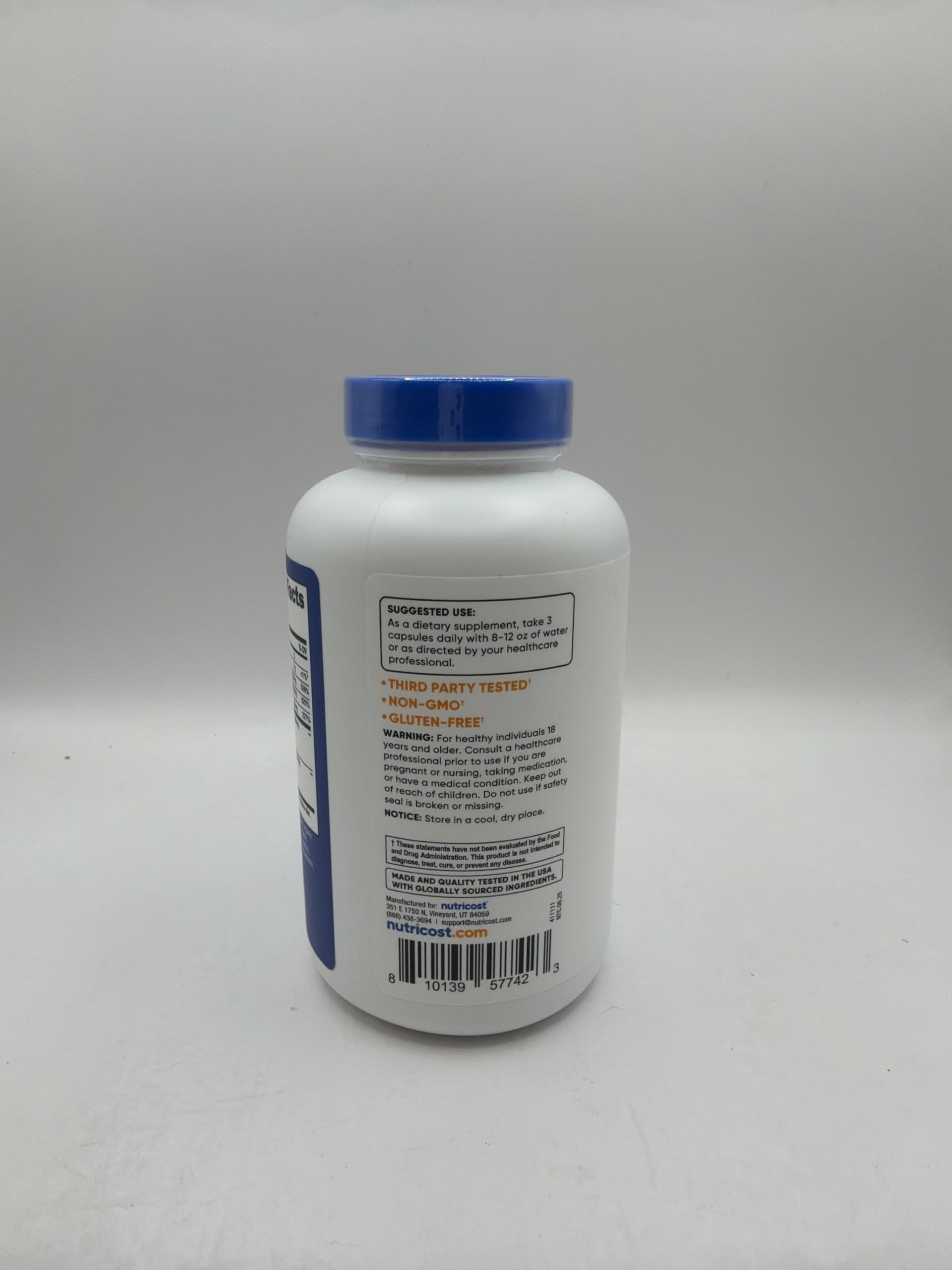 Nutricost Elderberry Extract 1000mg on a wooden table