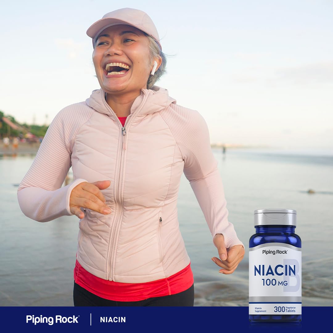 Piping Rock B3 Niacin tablets in hand