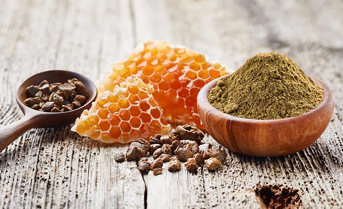PURE ORIGINAL INGREDIENTS Bee Propolis Powder close-up