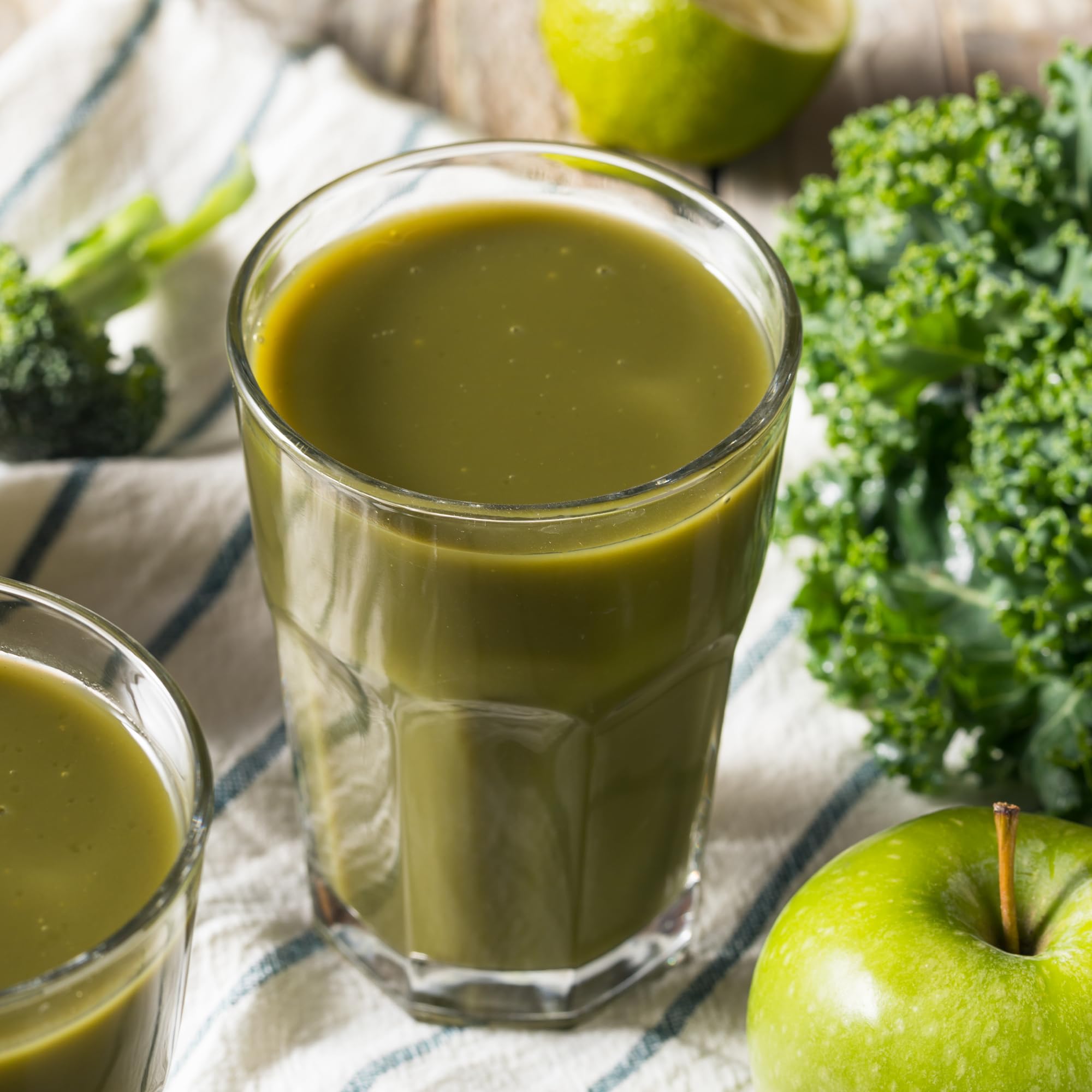 PURE ORIGINAL INGREDIENTS Moringa Powder in a bowl