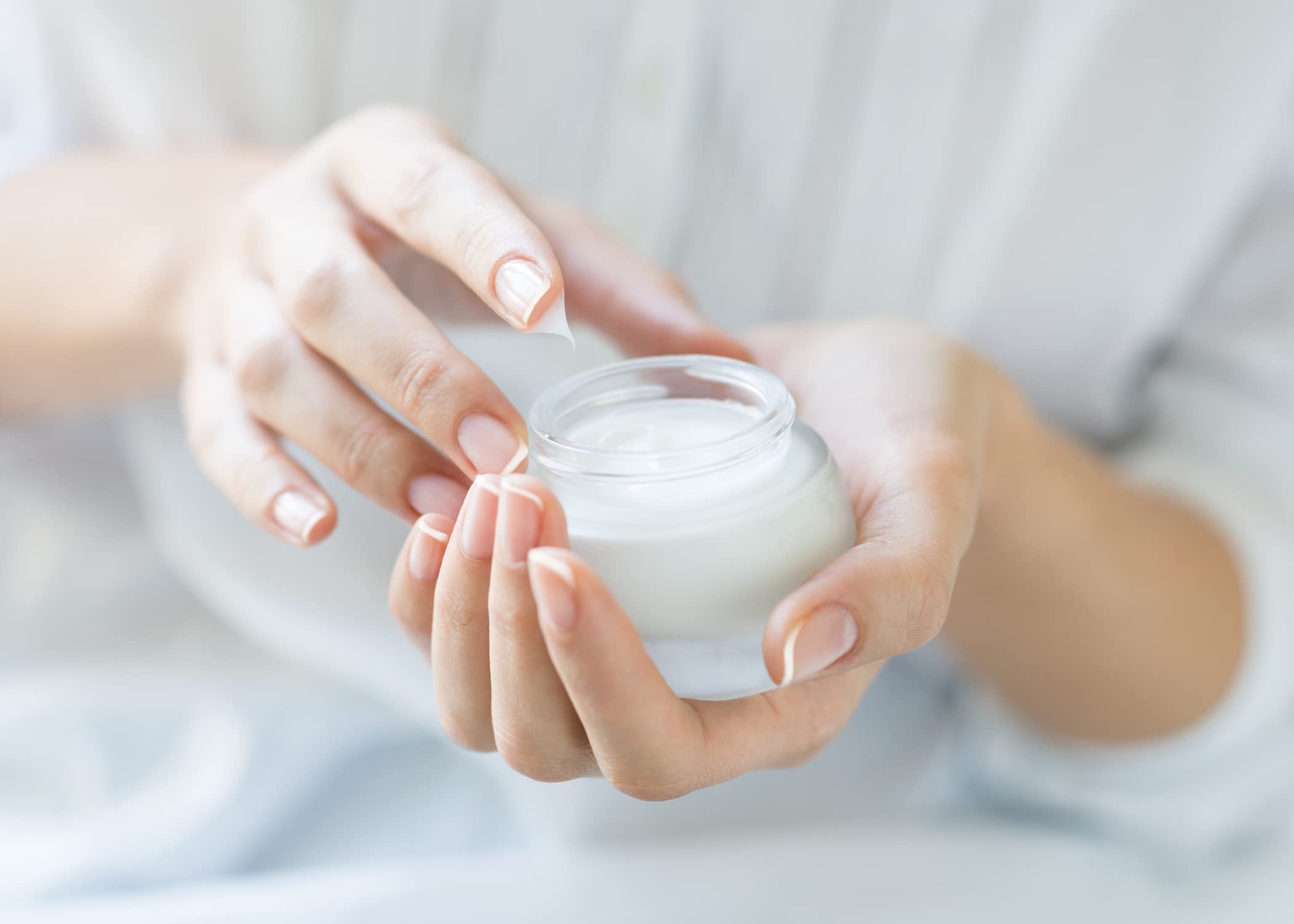 PURE ORIGINAL INGREDIENTS Zinc Oxide uncoated powder close-up