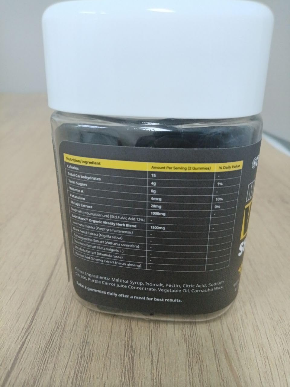 Quixiora Shilajit Gummies showing ingredients list