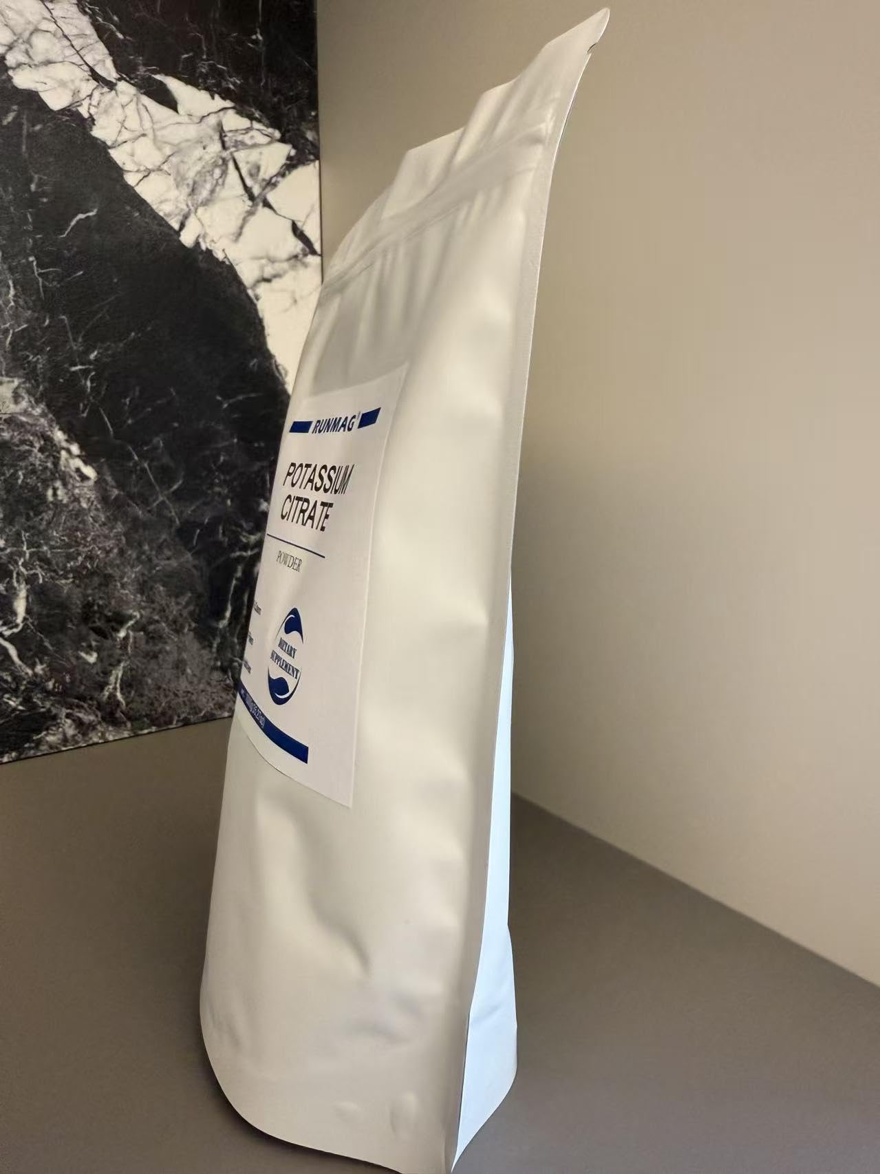 RUNMAG Potassium Citrate Monohydrate 1kg powder in a bowl