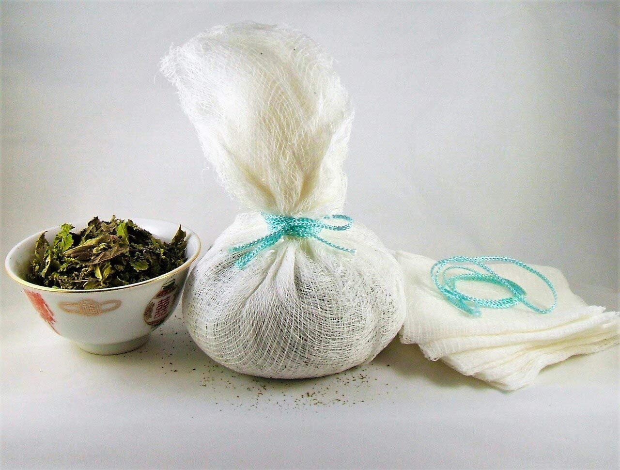 Starwest Botanicals Nettle Root Powder 499g with measuring scoop