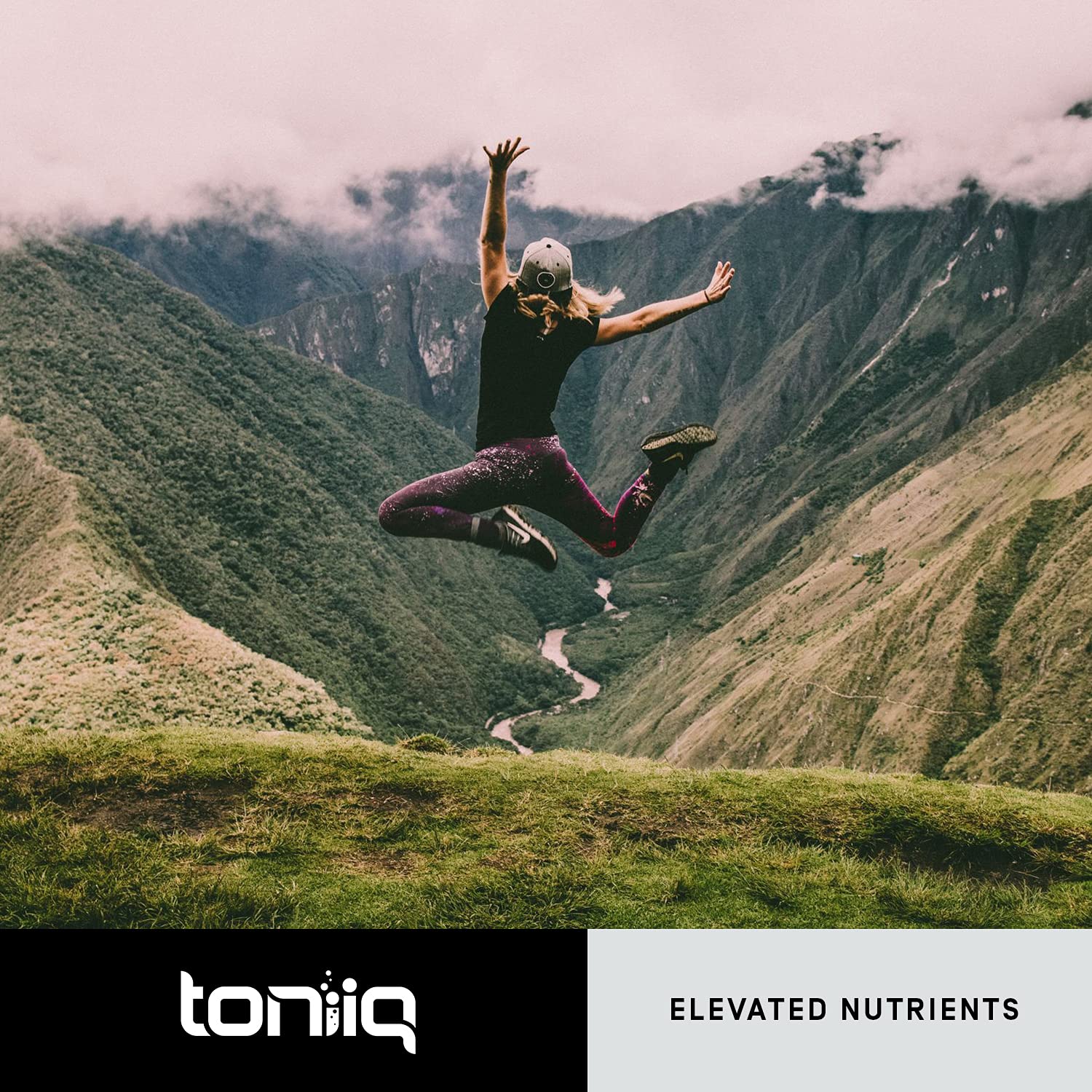 Toniiq Quercetin Capsules 1000mg on a wooden table