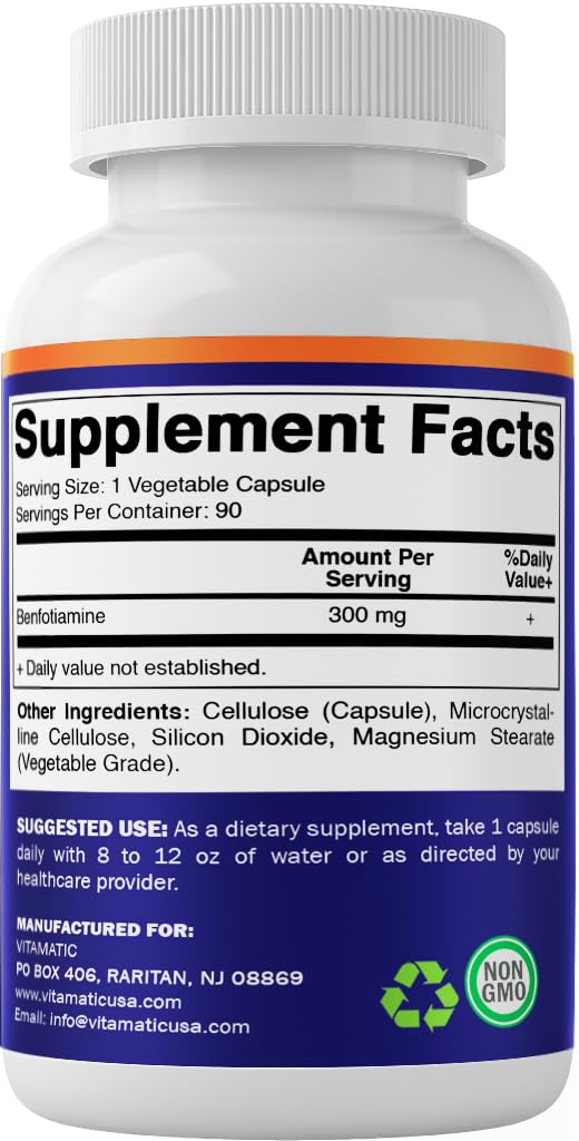 Vitamatic Benfotiamine vegetable capsules in a hand