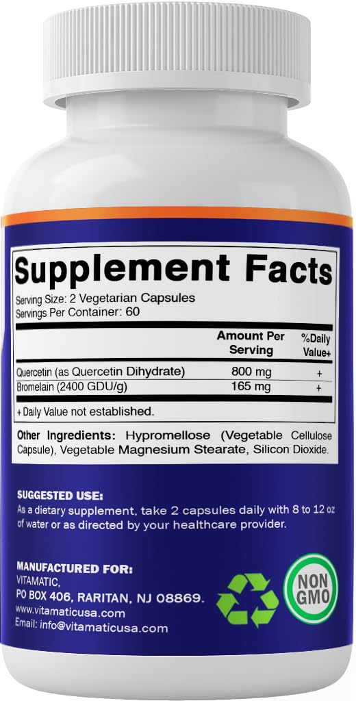 Vitamatic Quercetin with Bromelain capsules with a glass of water