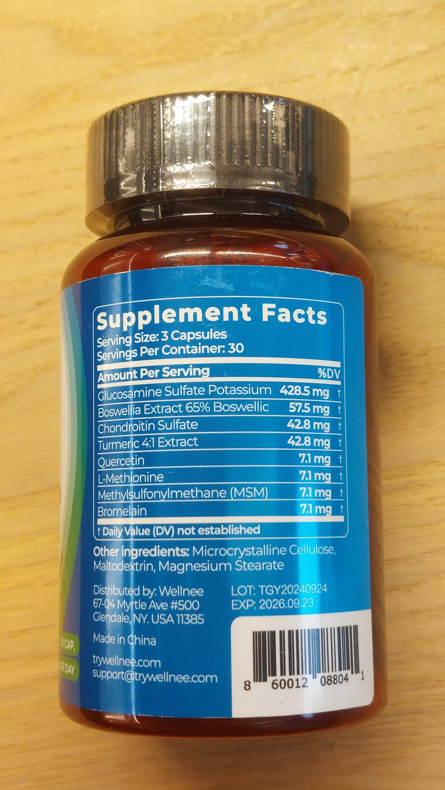 Wellnee Chondroitin Supplement displayed with lifestyle background