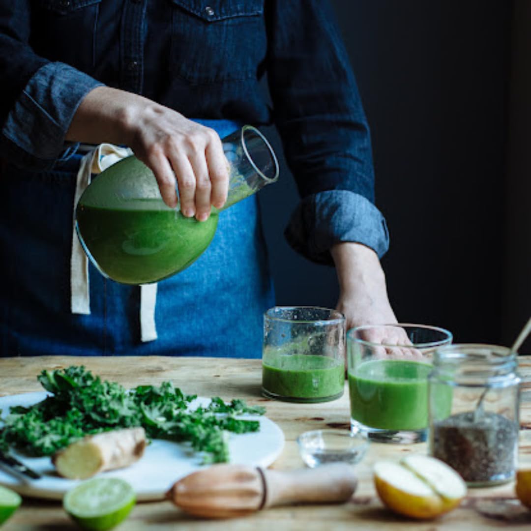 Wizelephant Organic Chlorella Spirulina Powder lifestyle scene